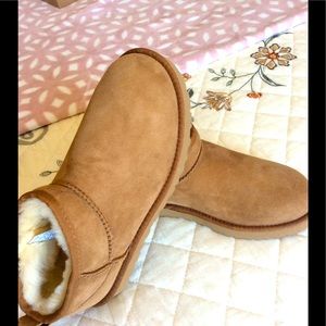 UGG CLASSIC ULTRA MINI boots